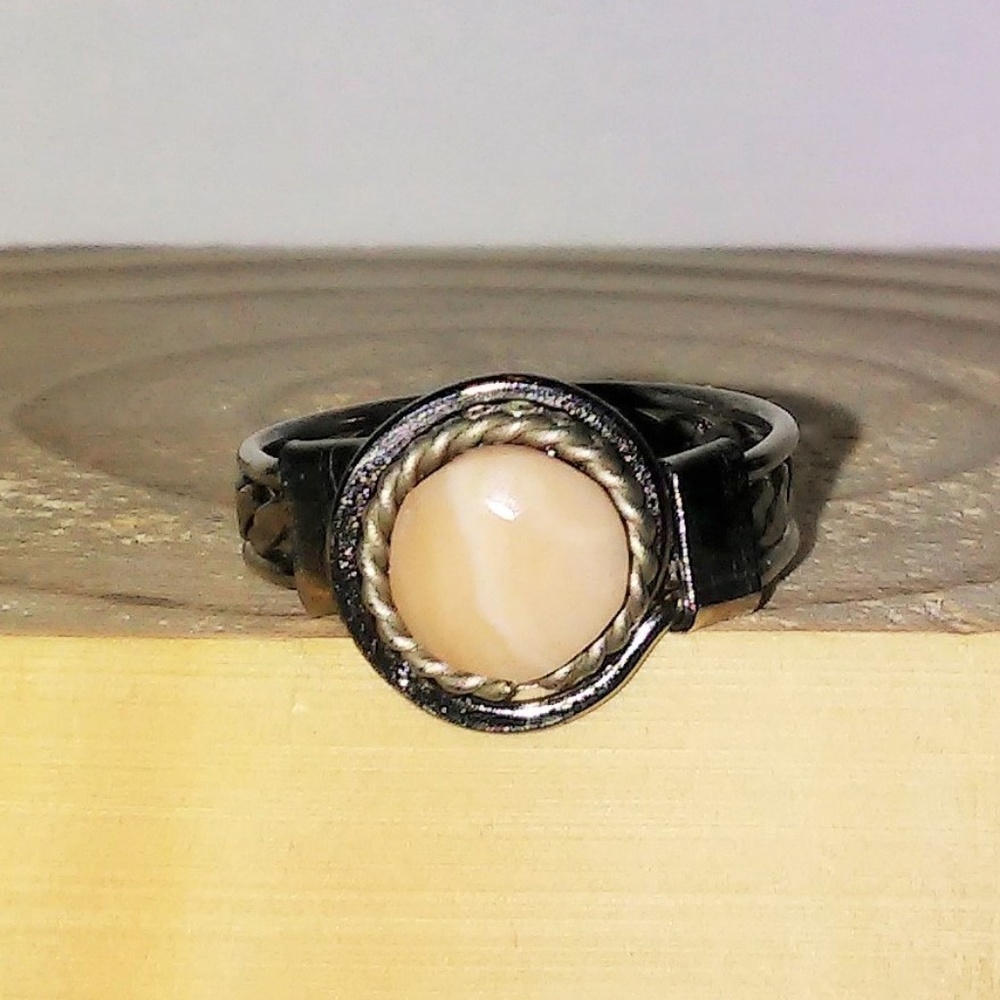🌺NWOT *Natural Rose Quartz Stone Ring